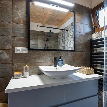 Vadrozsahaz Jakuzzival Apartment